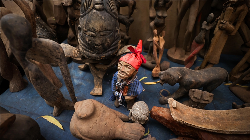 Artisans keep African heritage alive through sculpture and painting