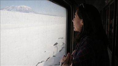 Muş'ta doğaseverler, tren yolculuğuyla bölgenin güzelliklerini keşfetti