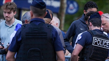 Paris, policia përleshet me studentët në protestat që shpërthyen për shkurtimin e buxhetit