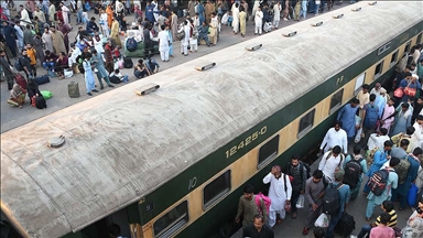 Pakistan, sulmohet me armë treni me qindra pasagjerë, merren peng 100 persona