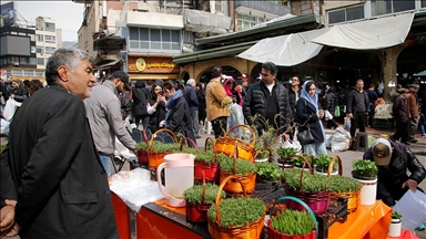 طهران تستقبل "نوروز".. أسواق نابضة بالحياة وشوارع تزدان بالزينة