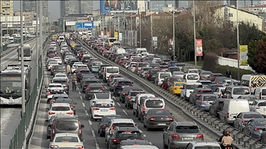 İstanbul'da akşam saatlerinde trafik yoğunluğu yaşanıyor