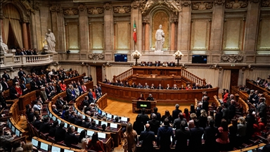 Portuguese government collapses after no-trust vote