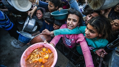 Palestinci u dugim redovima za hranu zbog izraelske blokade humanitarne pomoći