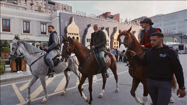 Des musulmans espagnols se rendent en pèlerinage à La Mecque à cheval, en faisant escale à Istanbul