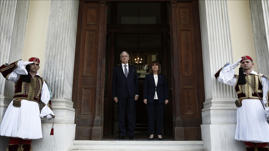 Veteran conservative politician sworn in as Greece’s new president