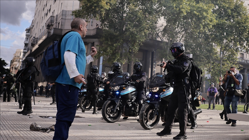 Argentine : une manifestation organisée par des retraités tourne à la violence, au moins 20 personnes blessées