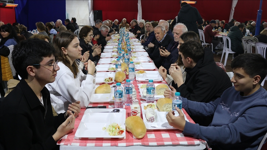 Edhe sivjet është hapur në Prishtinë tenda e iftareve nga Fondacioni Eyüp Sultan
