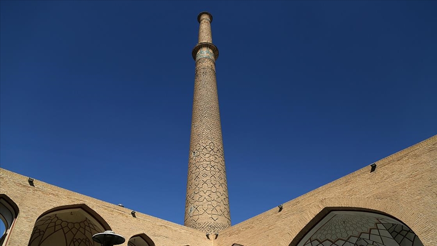 İsfahan'daki "Ali Minaresi", işçiliği ve ihtişamıyla Selçuklu mimarisini bugünlere taşıyor