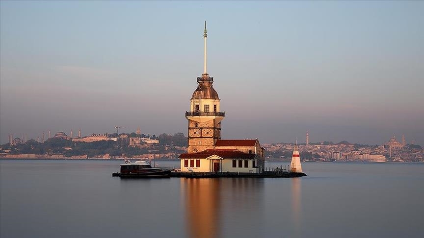 Bukuria e Kullës së Vajzës përmes pamjeve "timelapse" në lindjen e diellit në Istanbul