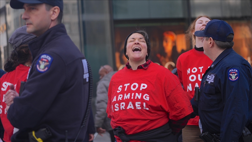 Rreth 100 protestues të arrestuar në Trump Tower në New York për arrestimin e aktivistit Mahmoud Khalil