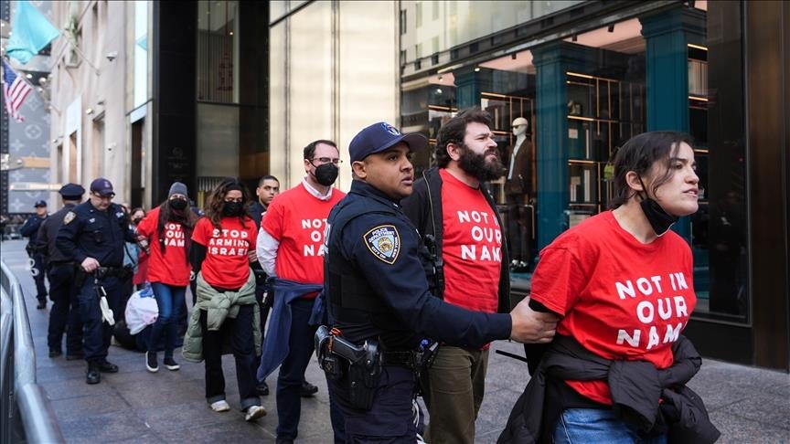 Plusieurs centaines d’activistes propalestiniens investissent la Trump Tower, antre new-yorkais du président américain