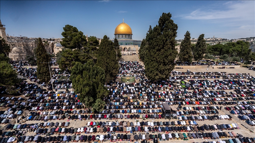 80,000 Palestinians gather in Al-Aqsa mosque to perform 2nd Friday prayer of Ramadan