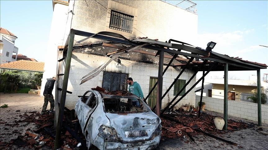 Illegal Israeli settlers attack Palestinian village, burn 6 homes, vehicle