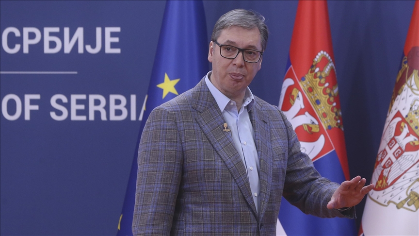 Vučić uoči sutrašnjih protesta pozvao na mir, očekuje istragu o "pregovorima s vojskom"