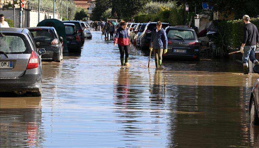 Italie : des dizaines d'habitants évacués après des inondations en Toscane