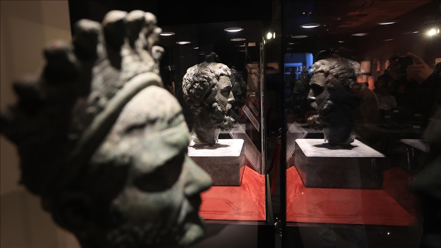 Head of Septimius Severus statue, terracotta plaques smuggled repatriated to Türkiye