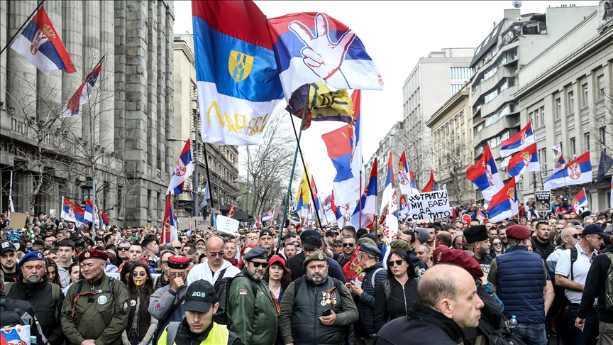 Desetine hiljada ljudi na ulicama Beograda, protest "15. za 15" zvanično počeo