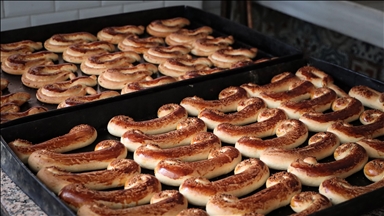 Bursa'da çocukların "tekne orucu" için hazırlanan iftariyelik poğaça geleneği sürdürülüyor