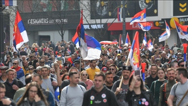 Učesnici protesta okupljaju se pred Skupštinom Srbije u Beogradu