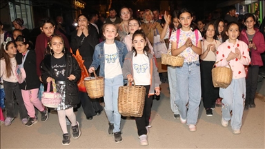 Amasya'da 152 yıllık ramazan geleneği "sepet sallama" sürdürülüyor