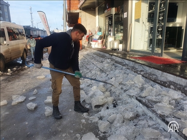 Li Goleya navçeya Erdexanê berf û cemed tên paqijkirin