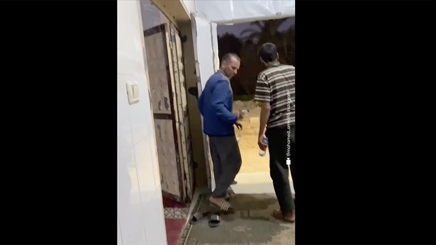 İsrail'in Refah'ta bir cami çevresine dronla ateş açması cemaat arasında paniğe neden oldu