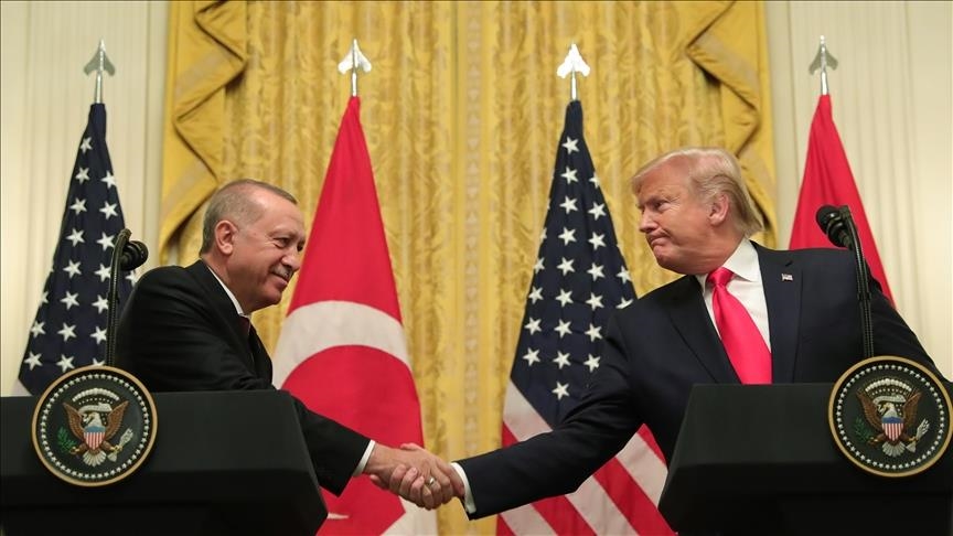 أردوغان يؤكد أهمية مساهمة أنقرة وواشنطن برفع العقوبات عن سوريا