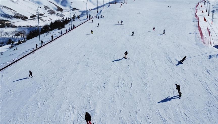 Li navendên kaşûnê stûriya berfê herî zêde bi 135 santîmetreyî va li Palandokenê hat pîvan