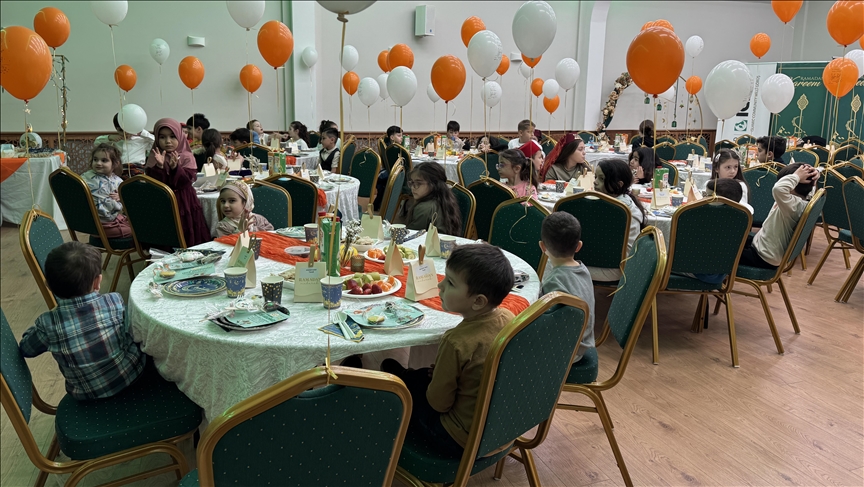 Children gather for special iftar event organized by Turkish community in London