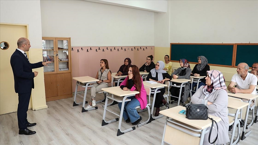 "Maarif Modeli Ebeveyn Okulu" kurslarına 25 binden fazla veli katıldı