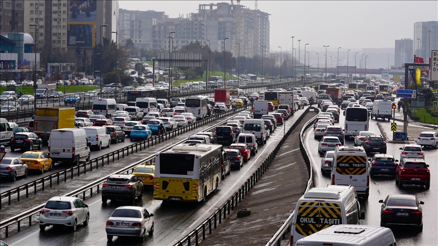 İstanbul'da akşam saatlerinde trafik yoğunluğu yüzde 83'e ulaştı