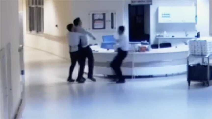 Sivas'ta yemekhane görevlisi, boğazına zeytin takılan hasta yakınını Heimlich manevrasıyla kurtardı