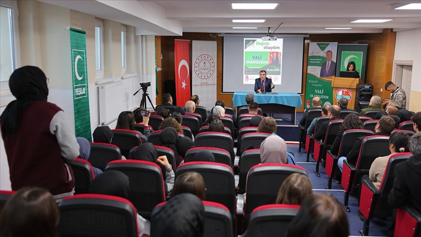 Bayburt'ta "Bağımlı Olsaydım Vali Olamazdım Projesi" ile öğrenciler bağımlılığa karşı bilinçleniyor