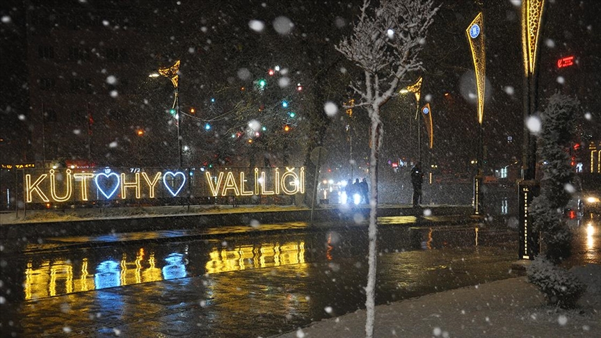 Kütahya ve Bolu Dağı'nda kar etkili oluyor