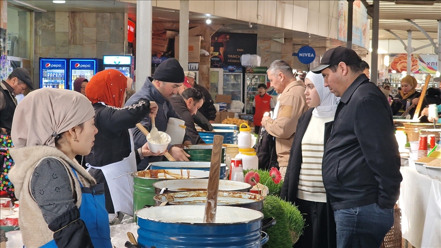 Özbekistan'da nişalda iftar sofralarının vazgeçilmezleri arasında yer alıyor