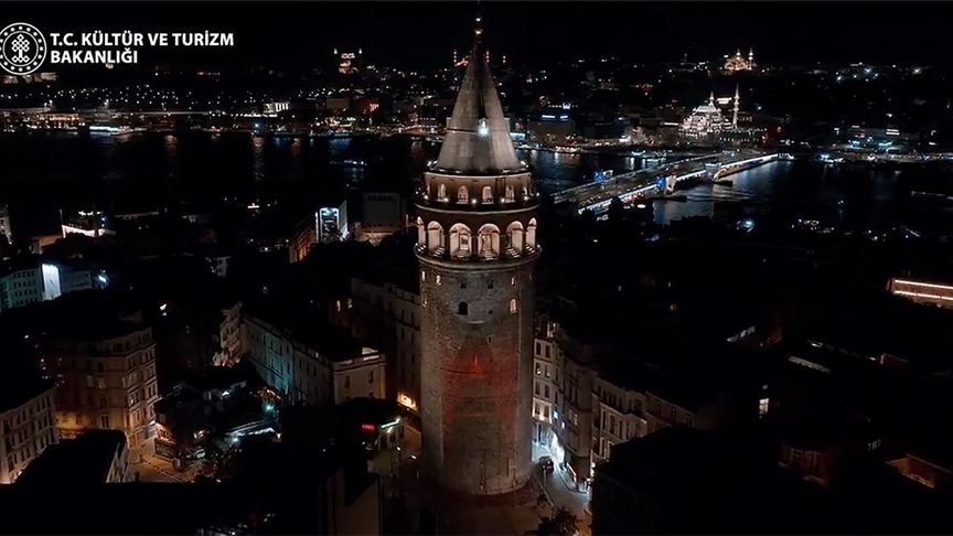 Galata Kulesi'ne Çanakkale Zaferi'ne özel video yansıtıldı