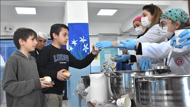 Van'da kadınlar her 18 Mart'ta öğrencilere "Çanakkale menüsü" ikram ediyor