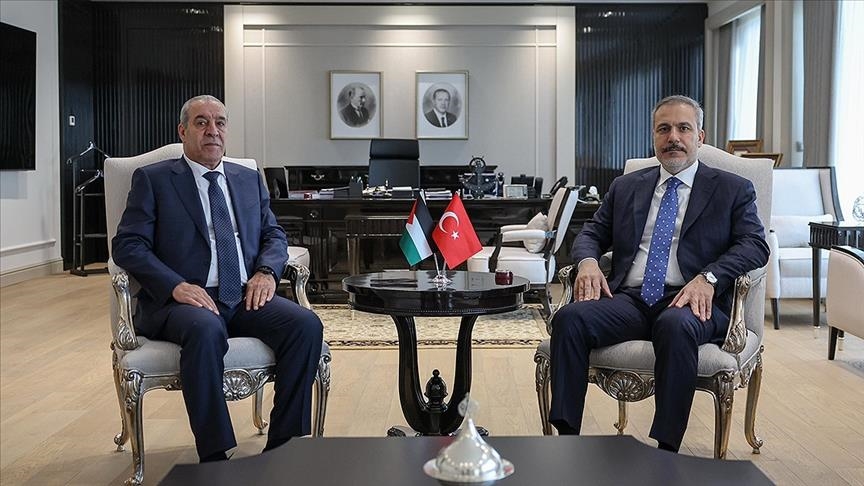 Turkish foreign minister receives senior Palestinian Liberation Organization official