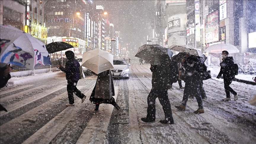 Tokyo hit by unseasonal snow amid extreme weather warning