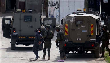 Israeli forces kill a Palestinian, injure and arrest others during raids in Nablus