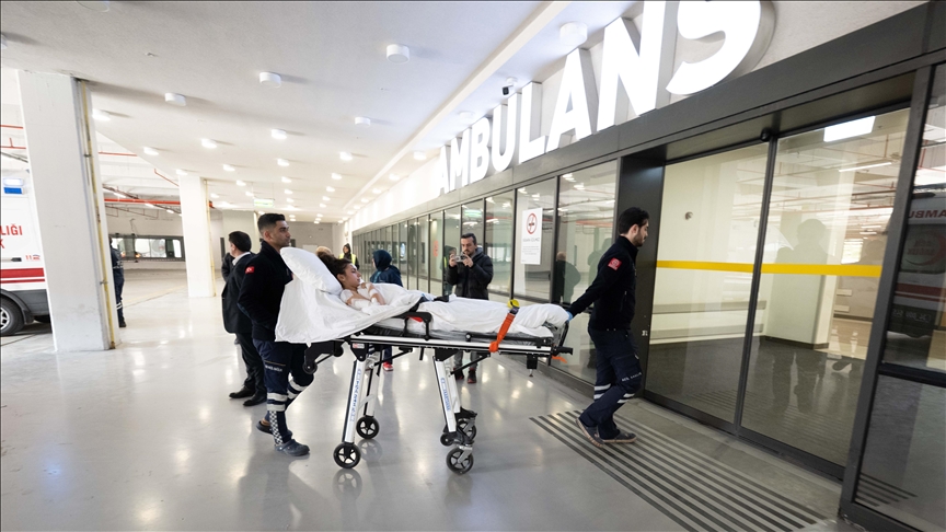 Kuzey Makedonya'daki yangında ağır yaralanan 3 kişi ambulans uçakla İstanbul'a getirildi
