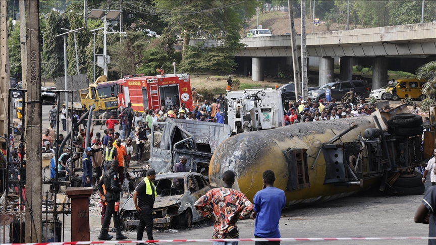 Gas tanker explosion kills 6 in Nigeria Gas tanker explosion kills 6 in Nigeria