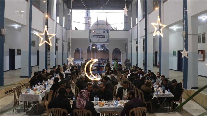 Genç İHH'den Suriye'de 7 bin üniversite öğrencisine iftar