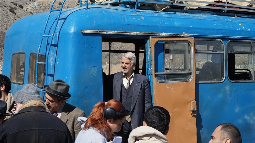 Oyuncu Talat Bulut, çekimleri devam "Mavi Kuş" filmiyle ilgili değerlendirmelerde bulundu