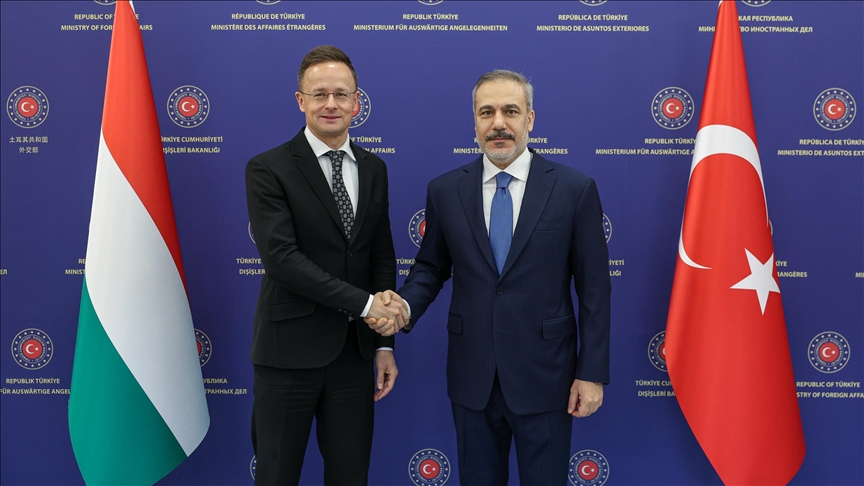 Средба Фидан-Сијарто: Туркије ги поддржува мировните преговори меѓу Русија и Украина предводени од САД