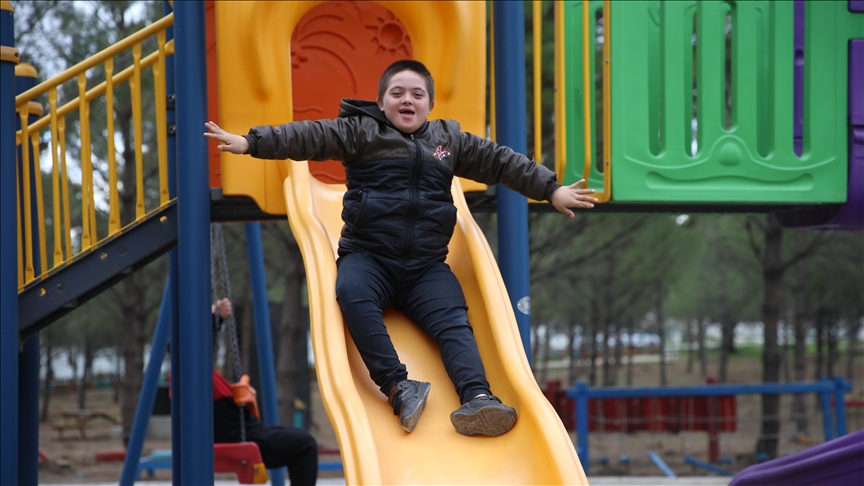 Down sendromlu bireyler, "+1 Sokağı" ile sosyalleşiyor