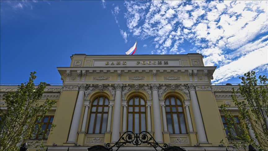 Russia keeps interest rate constant at 21%