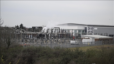 Londra Heathrow Havalimanı'nın elektrik kesintisi nedeniyle kapanması 1300'den fazla uçuşu etkiledi