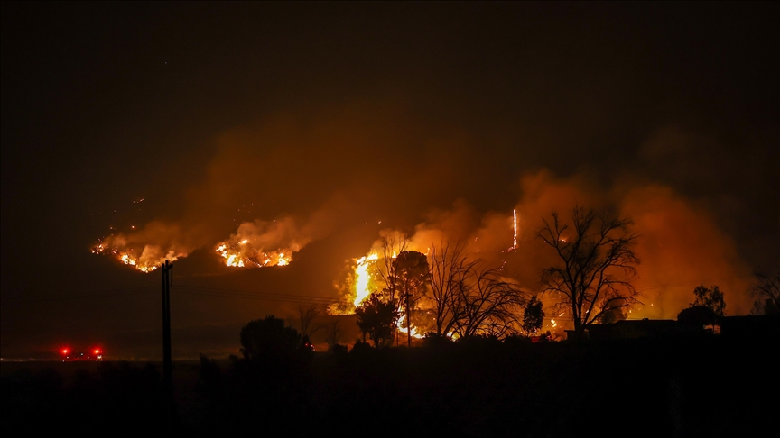 At least 4 killed, 1,500 evacuated in wildfires raging through South Korea’s southeastern region At least 4 killed, 1,500 evacuated in wildfires raging through South Korea’s southeastern region